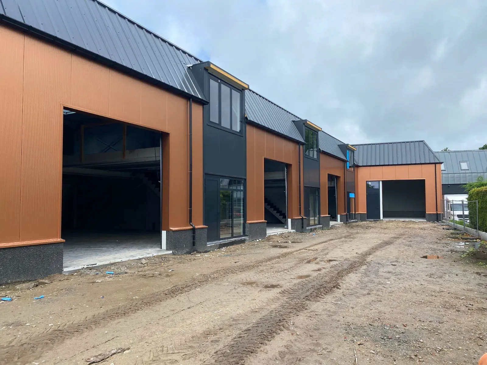 Work in Progress: Van casco bedrijfsruimte naar een werkplek op maat in Best